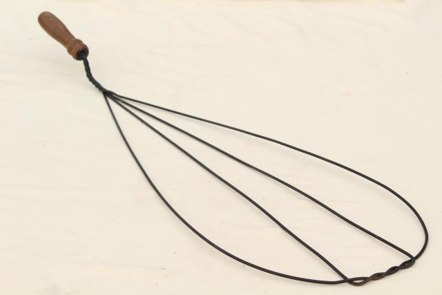old rug beater w/ wood handle wire paddle, vintage country farmhouse primitive