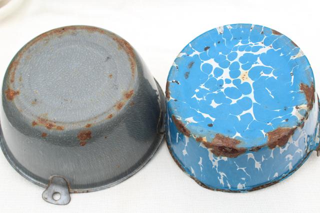 primitive antique vintage enamelware buckets, shabby old kettles w/ wire bail handles