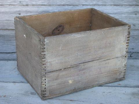 primitive old wood box for Boston Baked Beans, fingerjointed dovetails