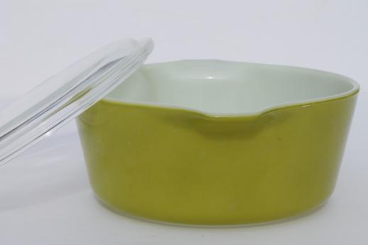 retro vintage verde green Pyrex casserole baking dish w/ clear glass cover
