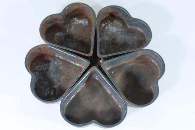 ring of hearts primitive old farmhouse kitchen baking pan, round wreath shape