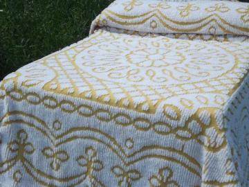 vintage 60s 70s gold and white fuzzy chenille bedspread, very retro!