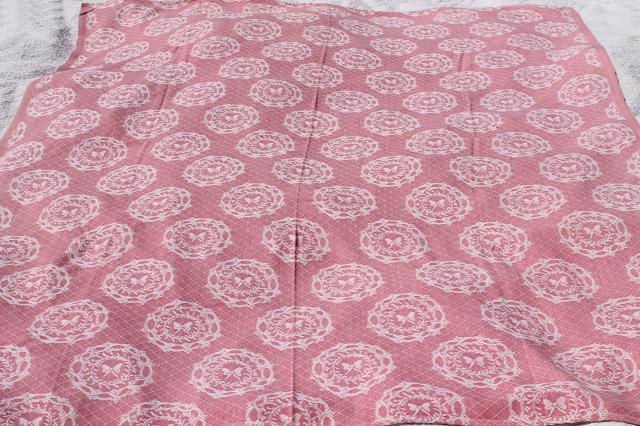 vintage Bates bedspread, woven cotton bed cover w/ ribbon wreath, country red & white