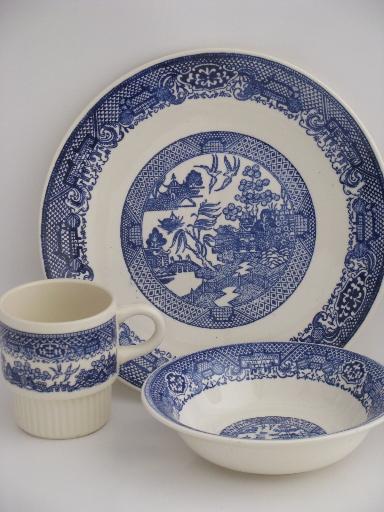 vintage Blue Willow china, plates, bowls, coffee cups or mugs for 4