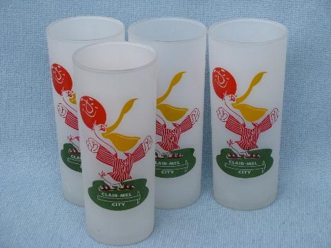 vintage Florida souvenir orange juice glasses, bright colored pelicans