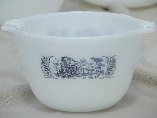 vintage Glasbake kitchen glass nest of mixing bowls, Currier & Ives blue & white