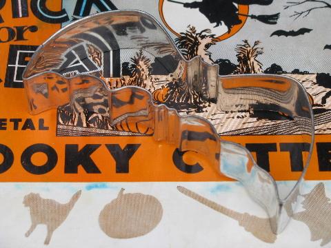 vintage Halloween cookie cutters in original box w/ holiday graphics