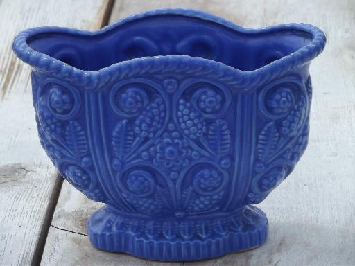 vintage Japan majolica, ceramic planter vase w/ blue grape hyacinths
