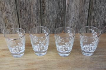 vintage Libbey glass tumblers w/ white lily of the valley flowers, old fashioned glasses