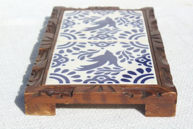 vintage Mexican pottery tile trivet, blue & white ceramic tile tray w/ rustic wood frame