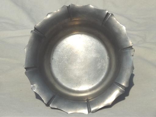vintage Plymouth pewter bowl, colonial style fluted rim serving bowl