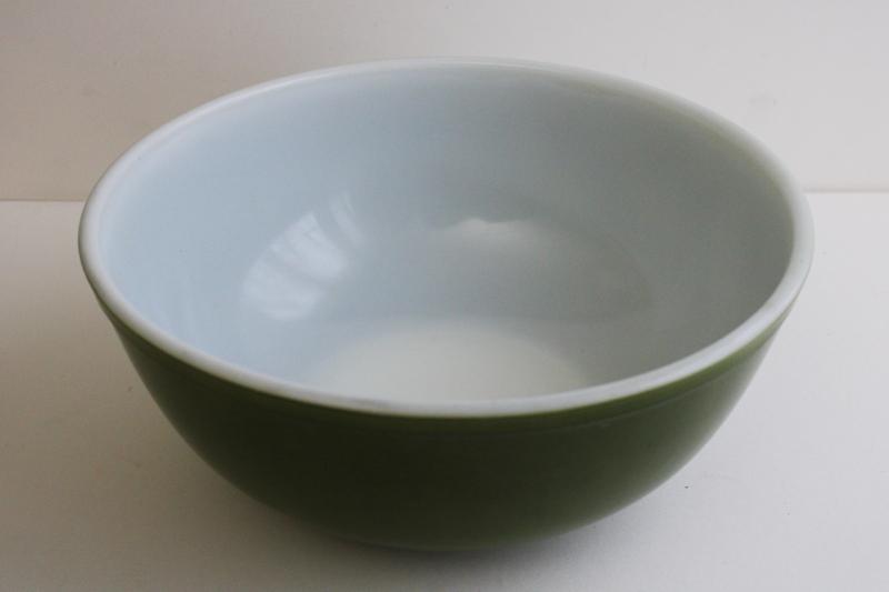 vintage Pyrex mixing bowl, reverse primary big deep green solid color bowl