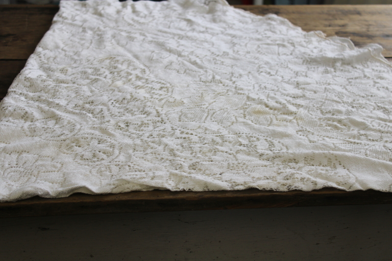 vintage Quaker lace cotton tablecloth, 70 inch round topper table cover shabby chic