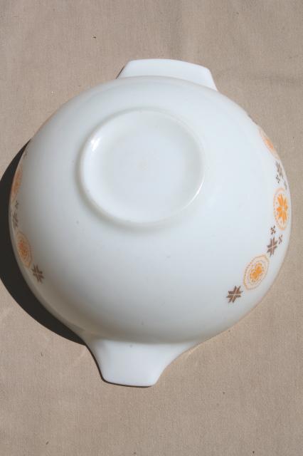 vintage Town & Country print Pyrex cinderella bowl, big mixing bowl