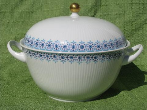 vintage blue and white china covered serving bowl, Wunsiedel - Bavaria
