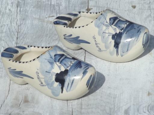 vintage blue & white Delft pottery Dutch shoes, klompen clogs ashtrays set!