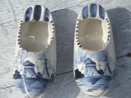 vintage blue & white Delft pottery Dutch shoes, klompen clogs ashtrays set!