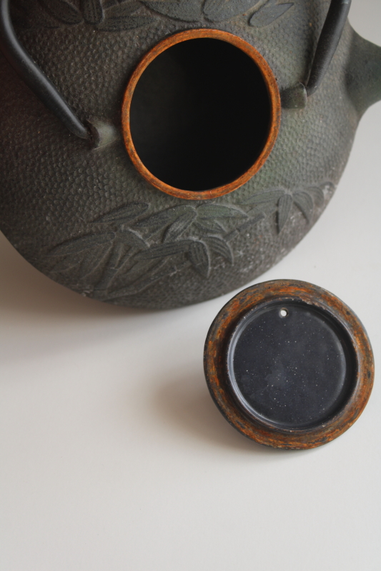 vintage cast iron tetsubin teapot, flat saucer shaped tea kettle w/ bamboo design