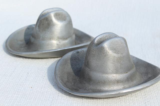 vintage cast metal cowboy hats, Texas farmhouse southwest ranch ashtrays or paperweights