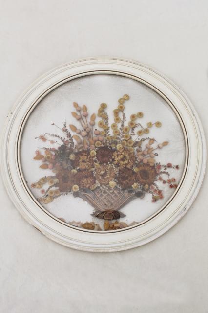 vintage convex bubble glass round wood picture frame w/ dried flowers bouquet