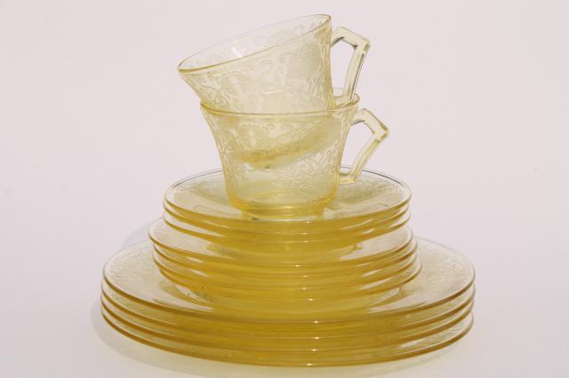 vintage depression glass yellow Hazel Atlas Florentine #2 poppy plates, cups & saucers
