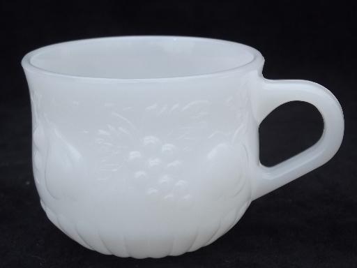 vintage fruit milk glass punch bowl and cups set, Jeannette della robbia