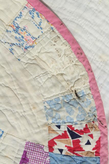 vintage hand stitched wedding ring quilt, feed sack fabric w/ cotton prints