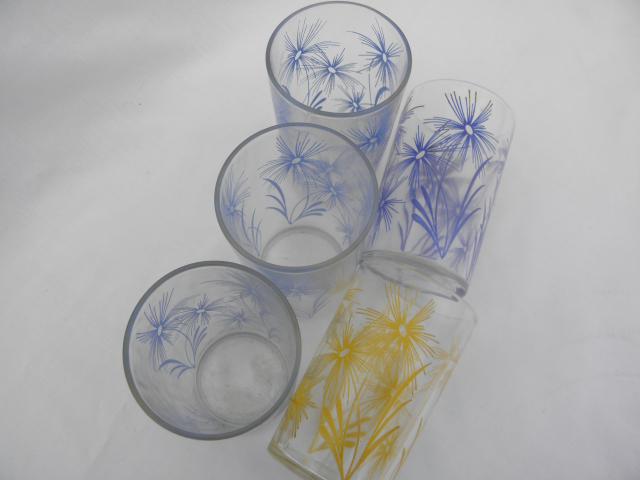 vintage kitchen glass, flowered juice glasses, 1950s vintage swanky swig tumblers