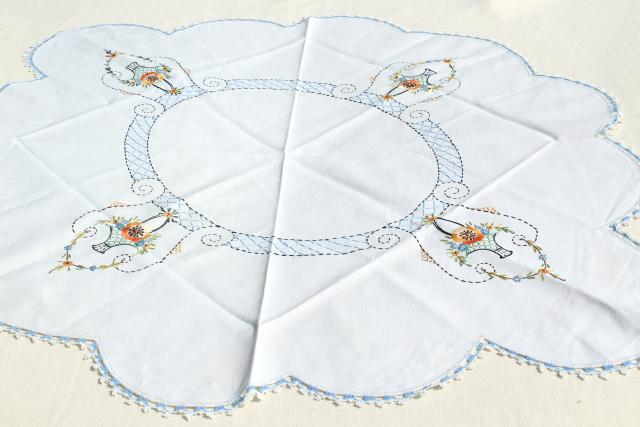 vintage linens lot, embroidered table runners w/ crochet lace edging, hand stitched embroidery 