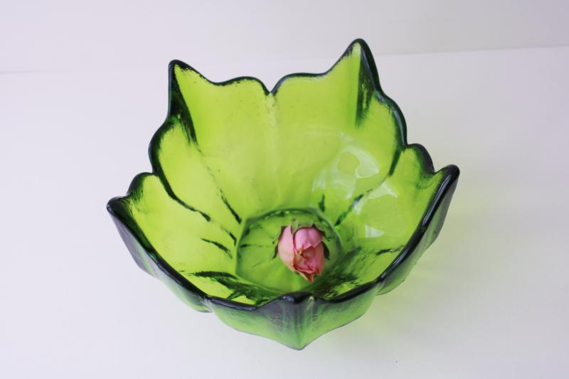 vintage lotus or water lily shape flower float bowl, mod lime green art glass 
