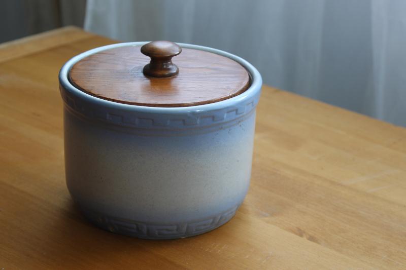 vintage salt glazed stoneware crock w/ greek key pattern, shaded blue & white