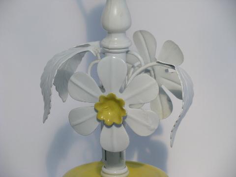 vintage tole metal flowers table lamp, white daisies, shabby cottage chic