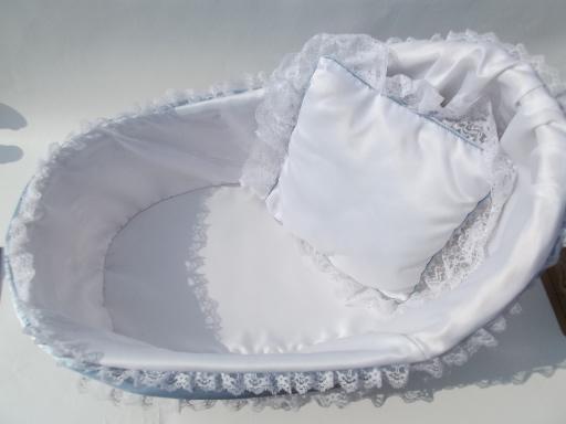 vintage wicker moses basket baby doll bed, white bassinet w/ lining