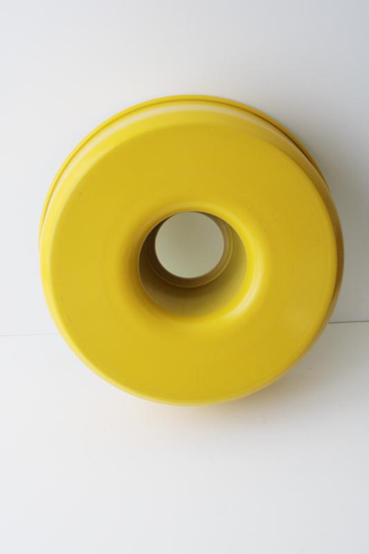 vintage yellow / white enamel metal bundt tube cake pan or ring mold