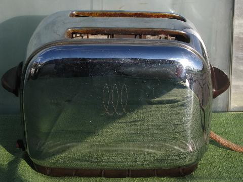 working vintage 1940 Toastmaster art deco chrome / bakelite toaster