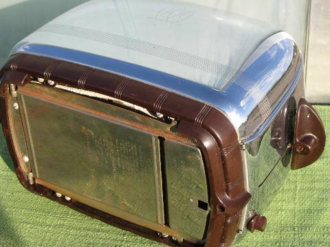 working vintage 1940 Toastmaster art deco chrome / bakelite toaster