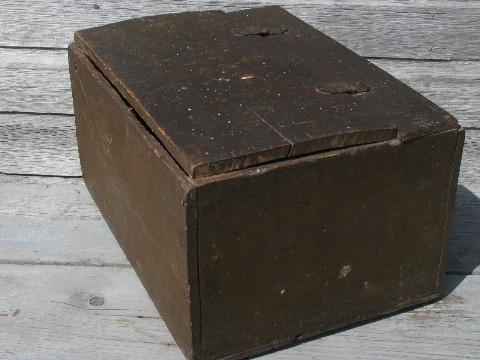 1880s vintage wide board box, primitive old trunk w/antique newspaper lining