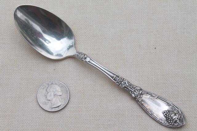 Details about   La Vigne by 1881 Rogers Oneida Silverplate Salad or Dessert Fork w/ Grapes 