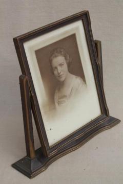 1920s vintage picture frame w/ Gatsby era photo portrait, pivot tilting swivel frame on stand 