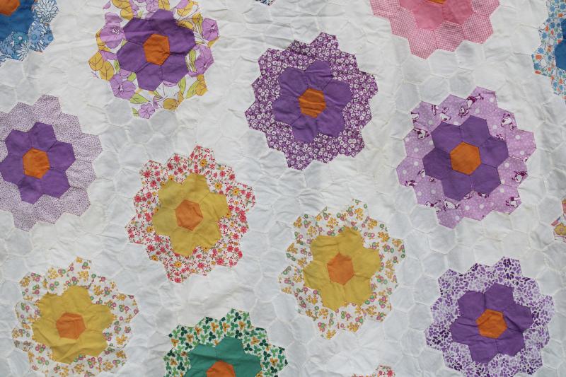 1930s Vintage Quilt Top Grandmothers Flower Garden Hexies Pieced Patchwork