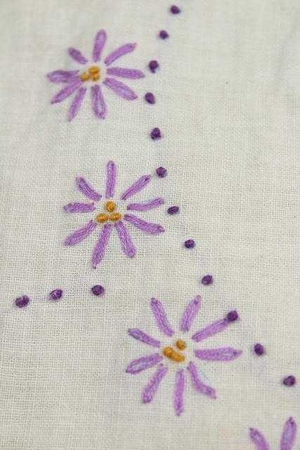 1940s or 1950s vintage table runner w/ hand stitched embroidery, hearts & flowers