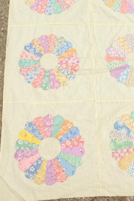 1940s vintage quilt top, print dresden plate flower circles on unbleached cotton