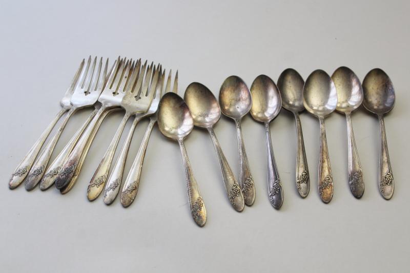1940s vintage silverware, Oneida Tudor plate Queen Bess flatware, salad forks & teaspoons