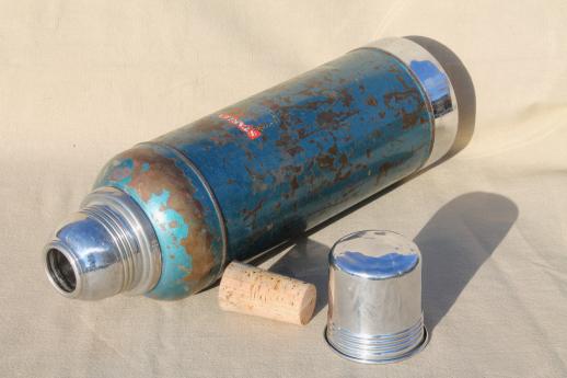 https://laurelleaffarm.com/item-photos/1950s-vintage-Stanley-thermos-halfgallon-vacuum-bottle-old-cork-stopper-Laurel-Leaf-Farm-item-no-s1021292-3.jpg