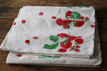 1950s vintage red strawberries print cotton tablecloth, retro cottage kitchen decor