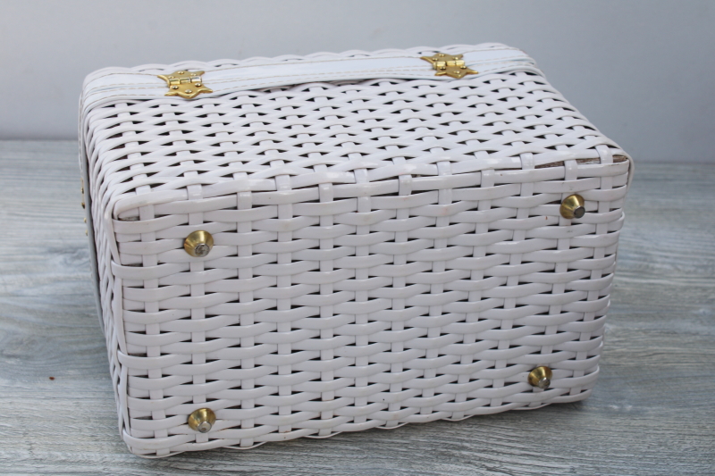 1960s vintage white wicker box bag purse, woven basket weave summer handbag