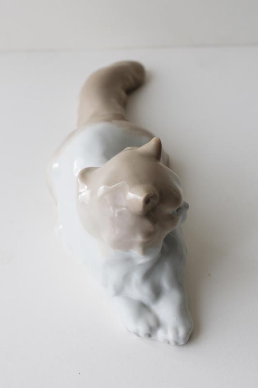 1970s vintage NAO Lladro china large cat figurine, dated 1977