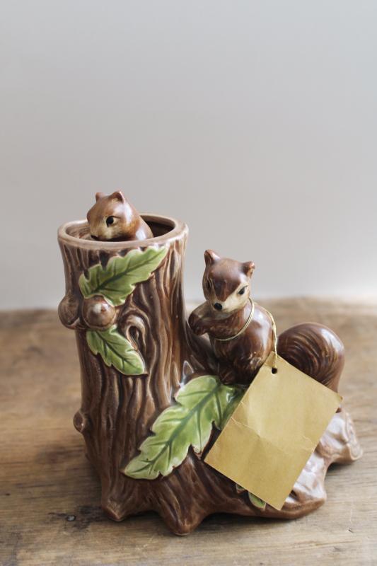 1970s vintage Otagiri Japan ceramic music box, squirrels in hollow tree stump