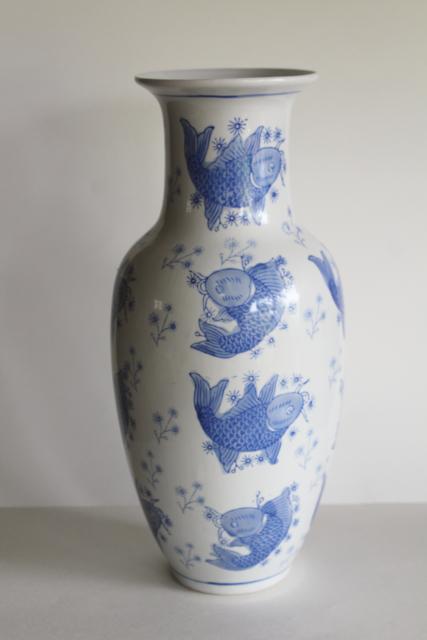 20th century vintage China porcelain blue & white chinoiserie vase, koi fish or carp