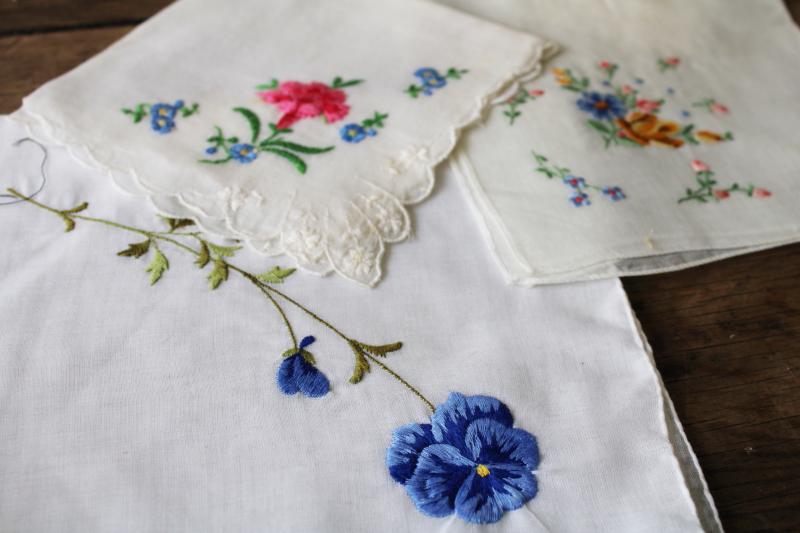 30 vintage hankies, lot embroidered cotton handkerchiefs Swiss embroidery
